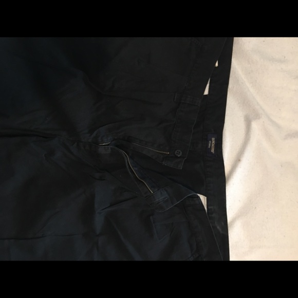 Dockers shorts in black, EUC, W44. - Picture 6 of 6